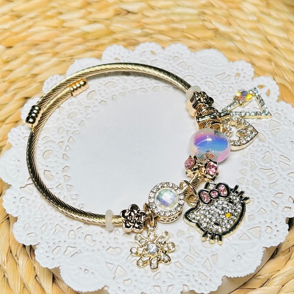 Sparkling Hello Kitty Charm Bracelet - Picture 3 of 8